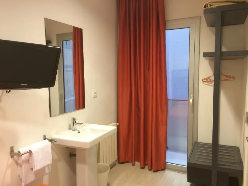 Hostal Benidorm Barcelona Guest house
