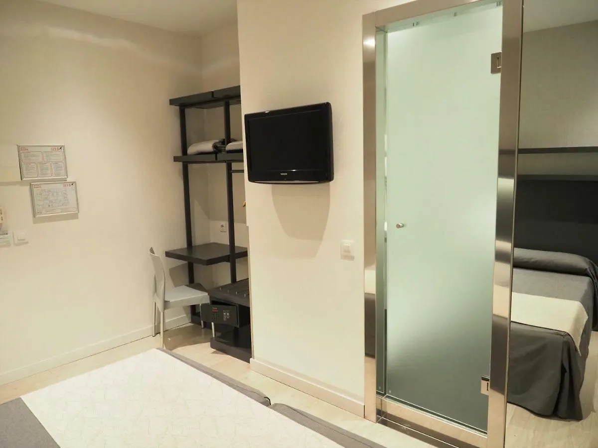 ** Guest house Hostal Benidorm Barcelona Spain